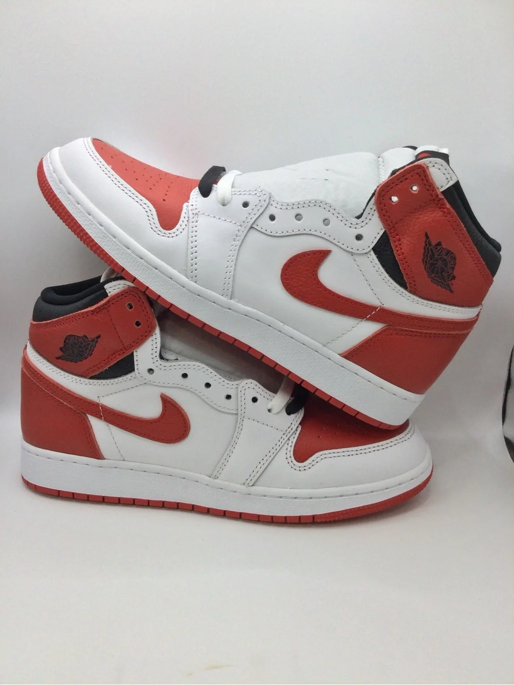 Nike Air Jordan 1 Retro High White & Red Kids Sneaker